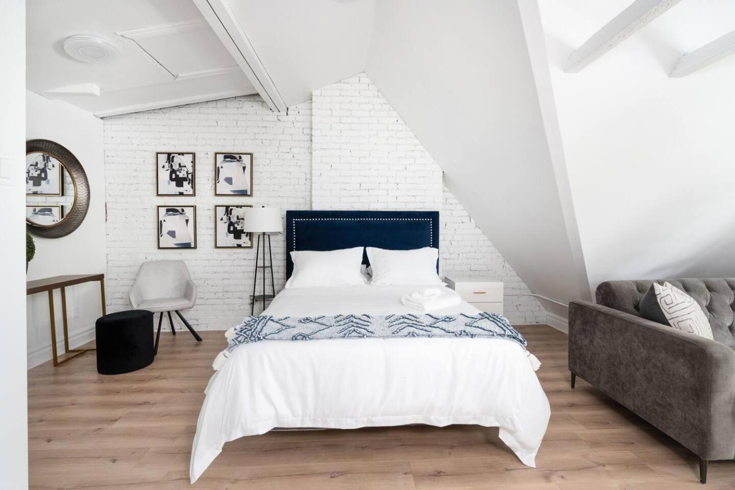 Penfield Hotel Montreal
