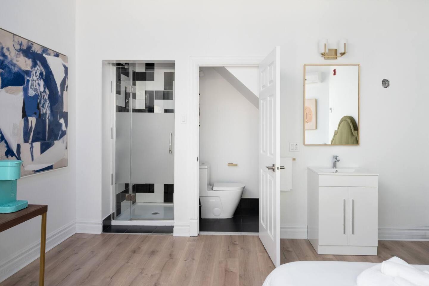 Penfield Hotel Montreal